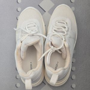BNWOT. H&M White Women's Sneakers